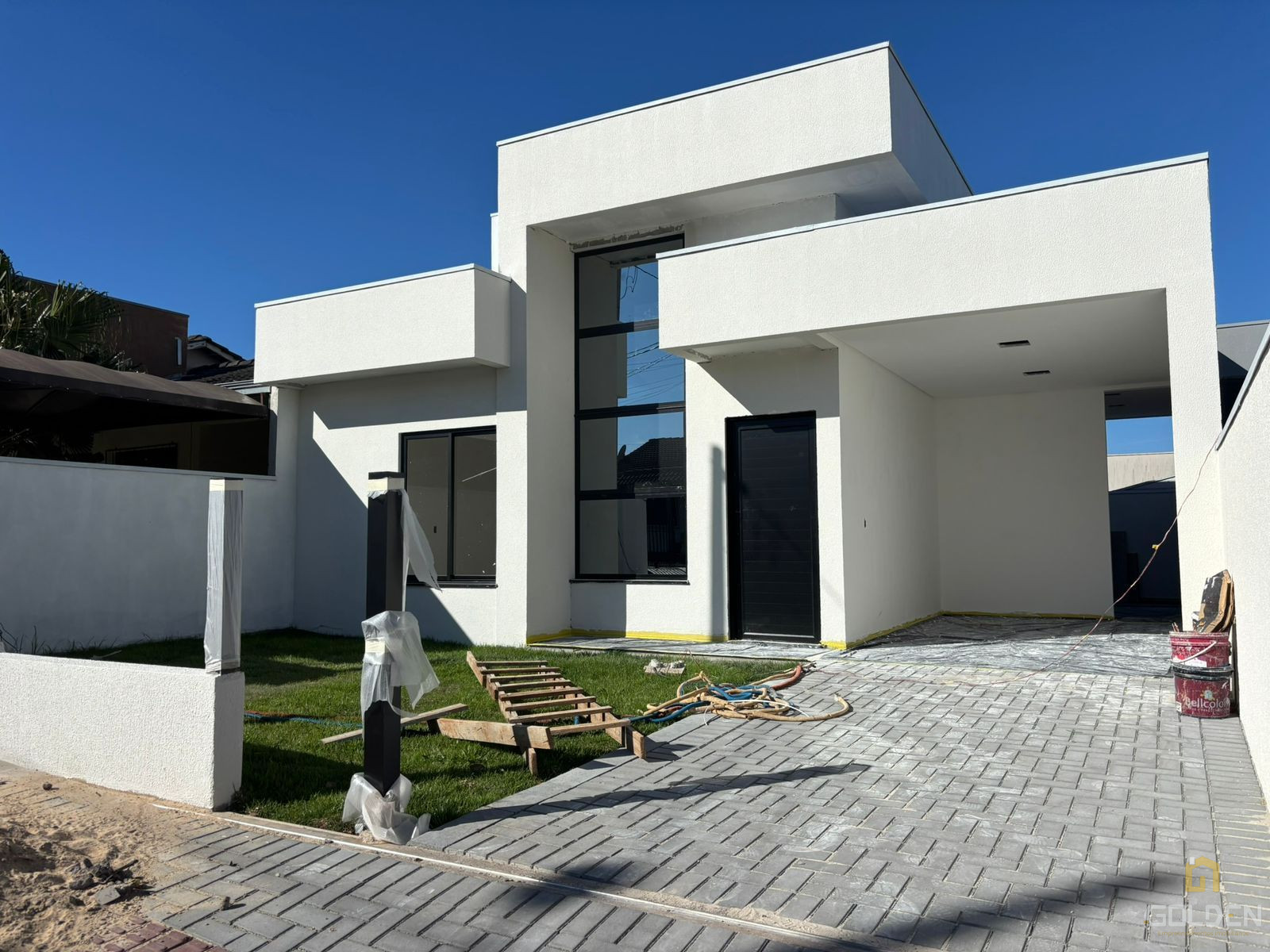 CASA COM 01 SUÍTE+01 QUARTO NO NOVA PETRÓP.