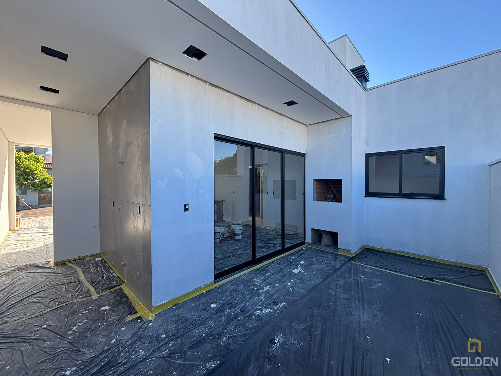 CASA COM 01 SUÍTE+01 QUARTO NO NOVA PETRÓP.