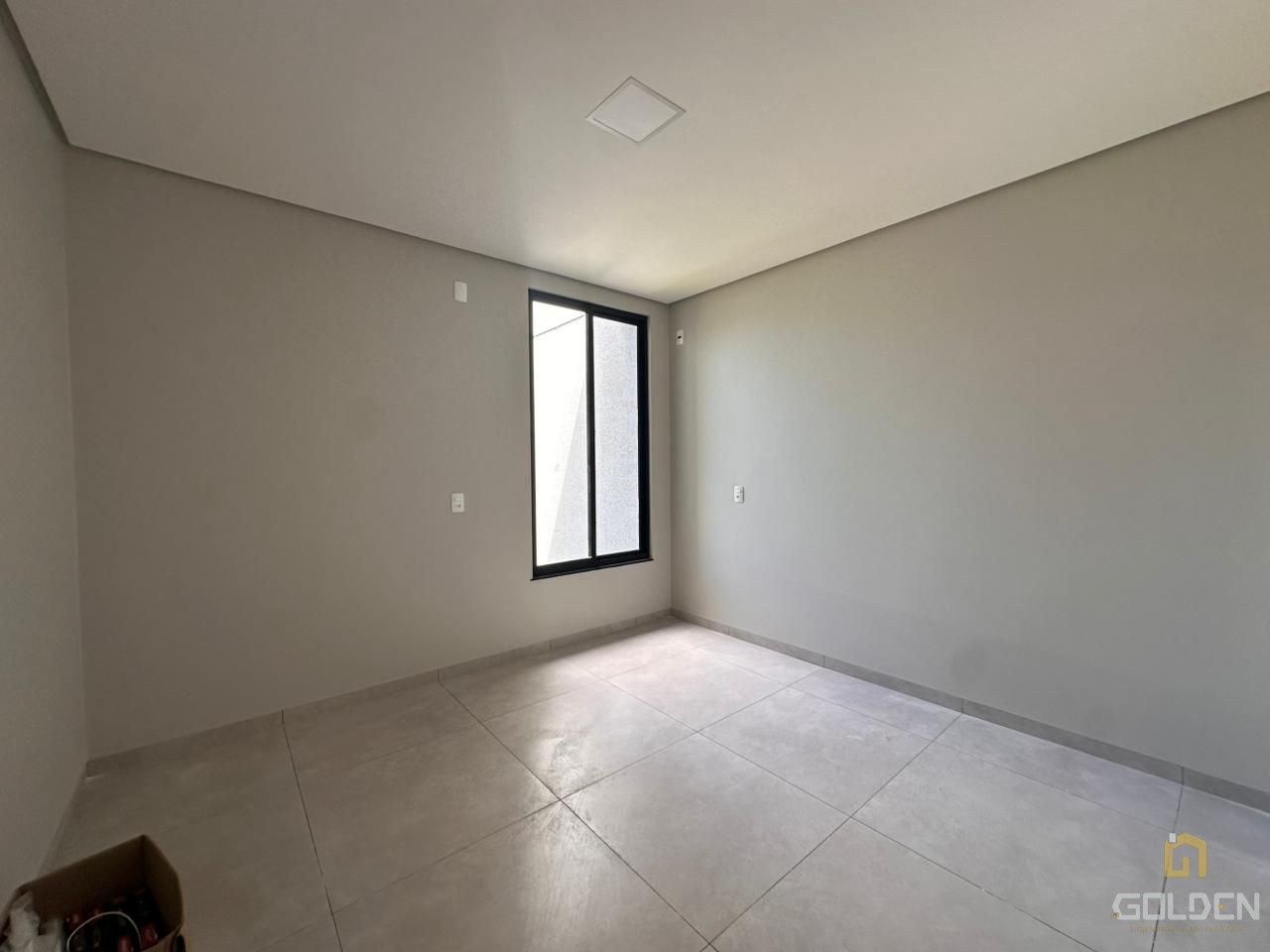 CASA DE ESQUINA COM 03 QUARTOS PARA VENDA