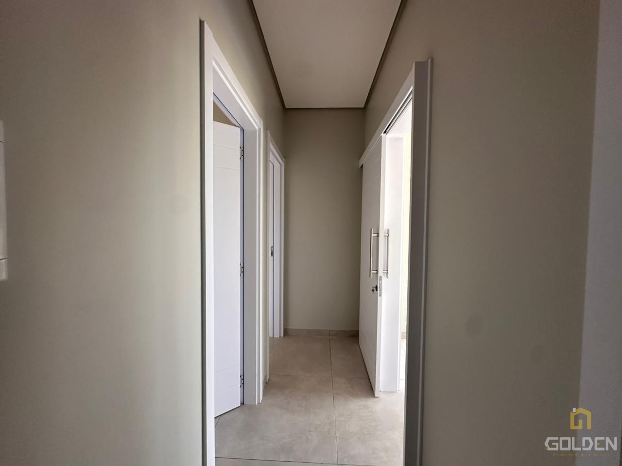 CASA DE ESQUINA COM 03 QUARTOS PARA VENDA