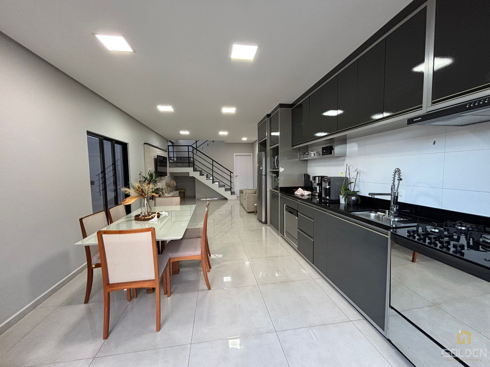 SOBRADO SEMI MOBILIADO PARA VENDA