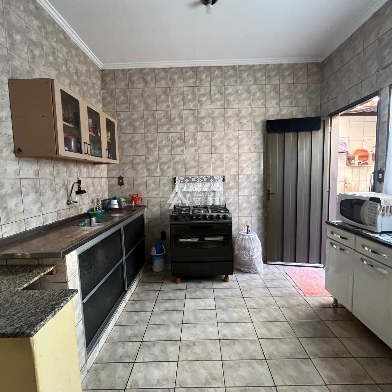 CASA SANTA LUZIA COM CÔMODO COMERCIAL