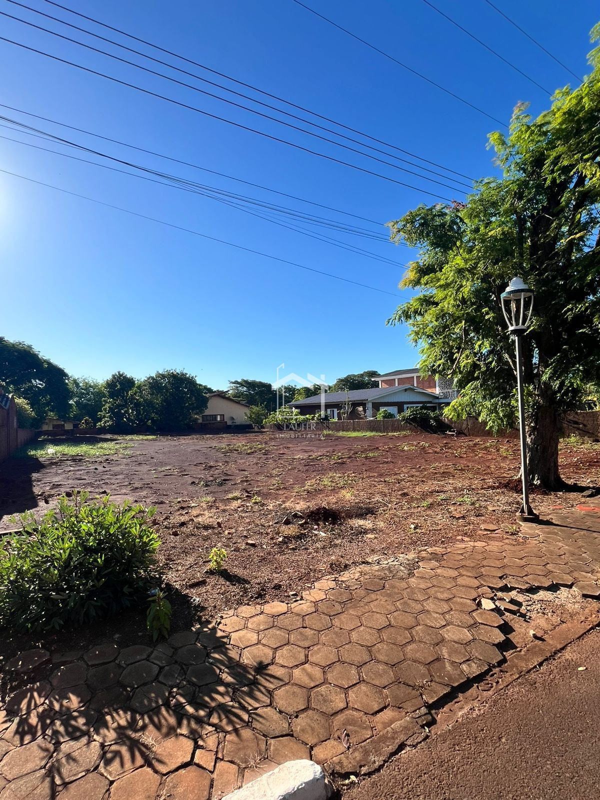 TERRENO EM FRENTE A PRA?A/PREFEITURA