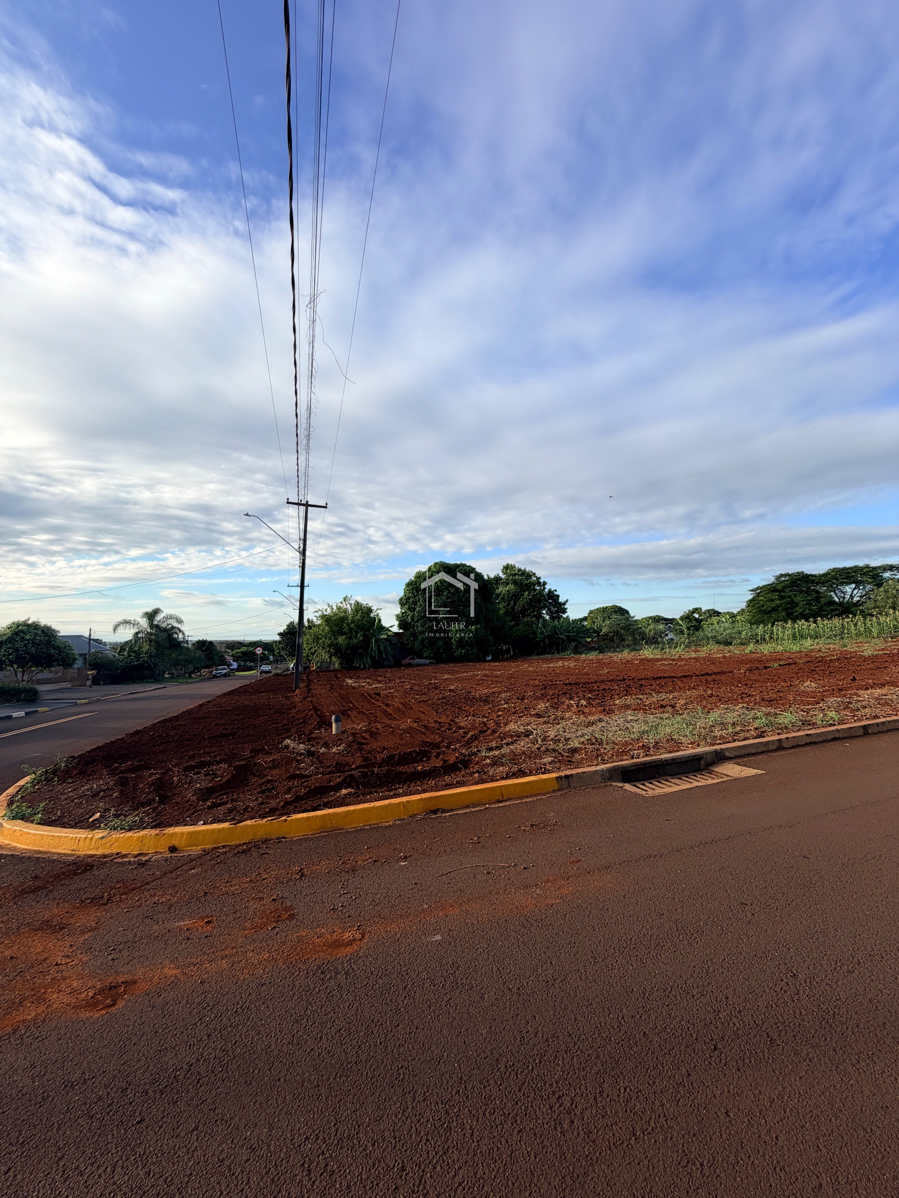 TERRENO DE ESQUINA 