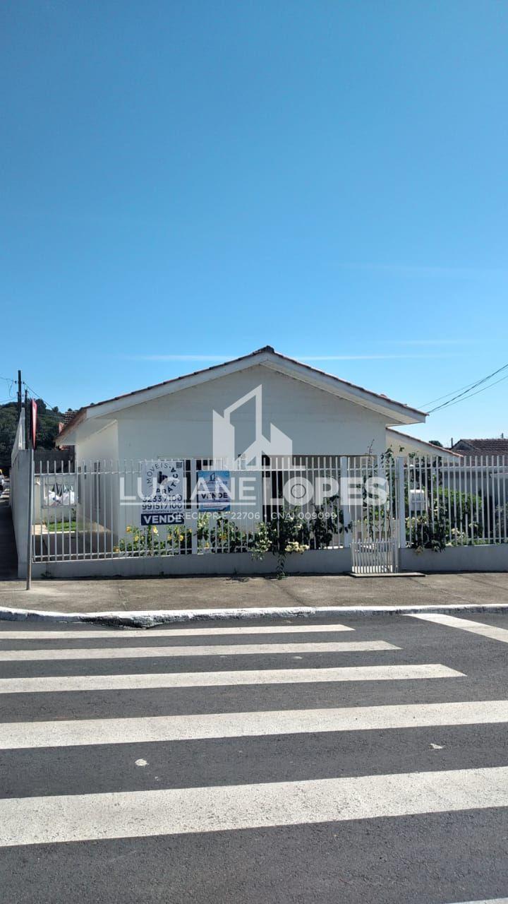CASA DE ESQUINA NO CENTRO DE CASTRO