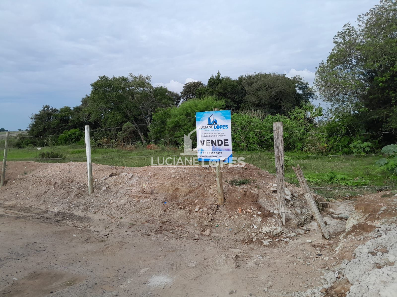 AMPLO TERRENO URBANO  PARA CONSTRU??O