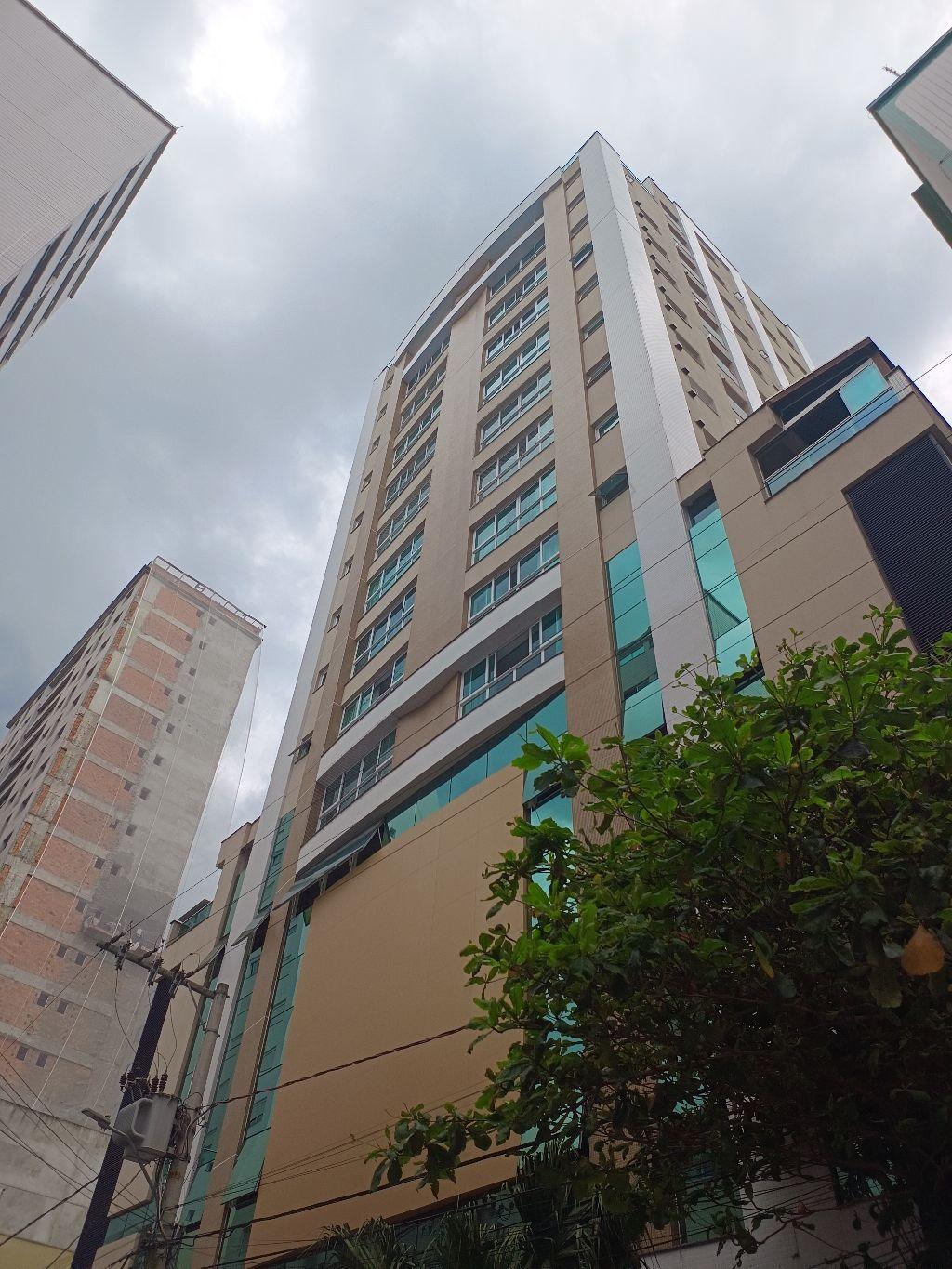 Apartamento com piscina privativa 