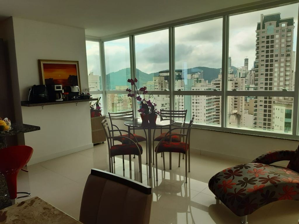 Lindo apartamento no centro de Balneário Camboriú