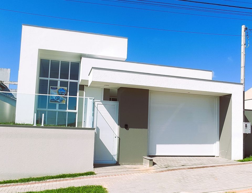 CASA COM EXCELENTE PADR?O DE ACABAMENTO - COM PISCINA