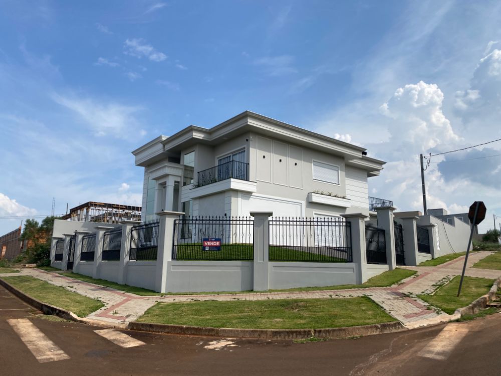 BELÍSSIMA CASA DE ESQUINA PARA VENDA EM BAIRRO NOBRE