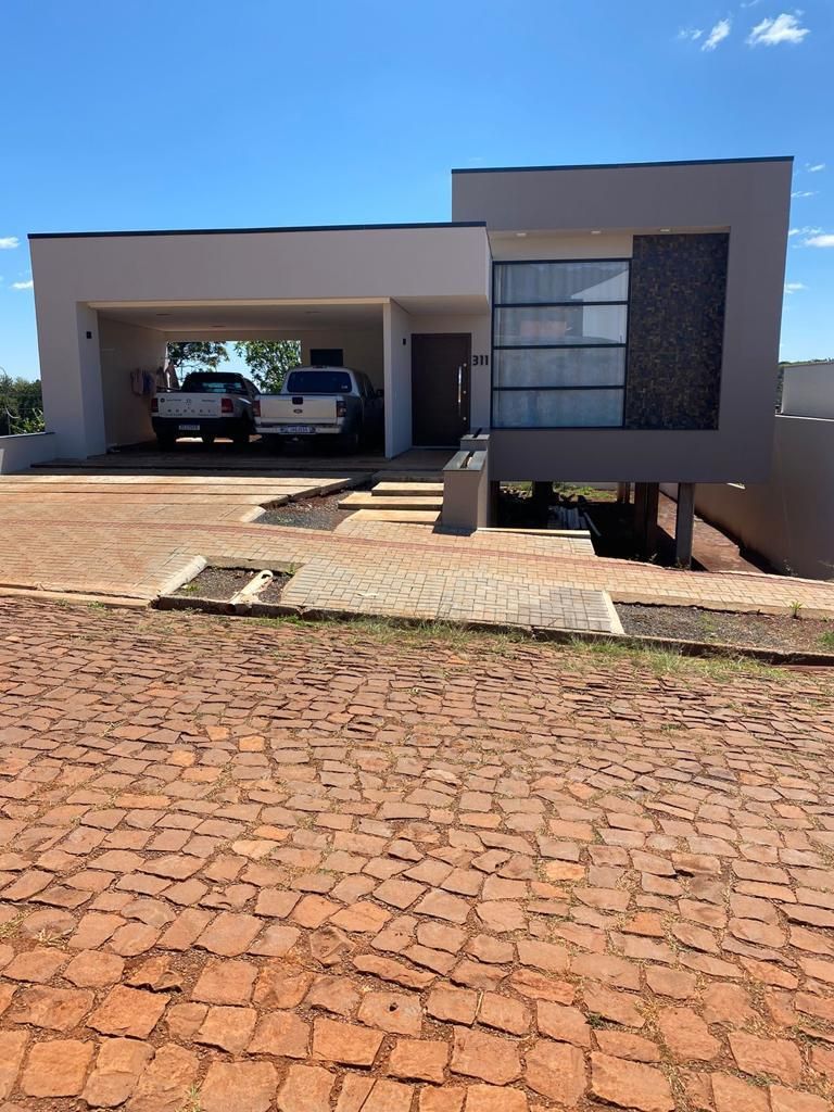 CASA COM PISCINA NO LOTEAMENTO PELOSO - PROXIMO AO PB SHOPPING