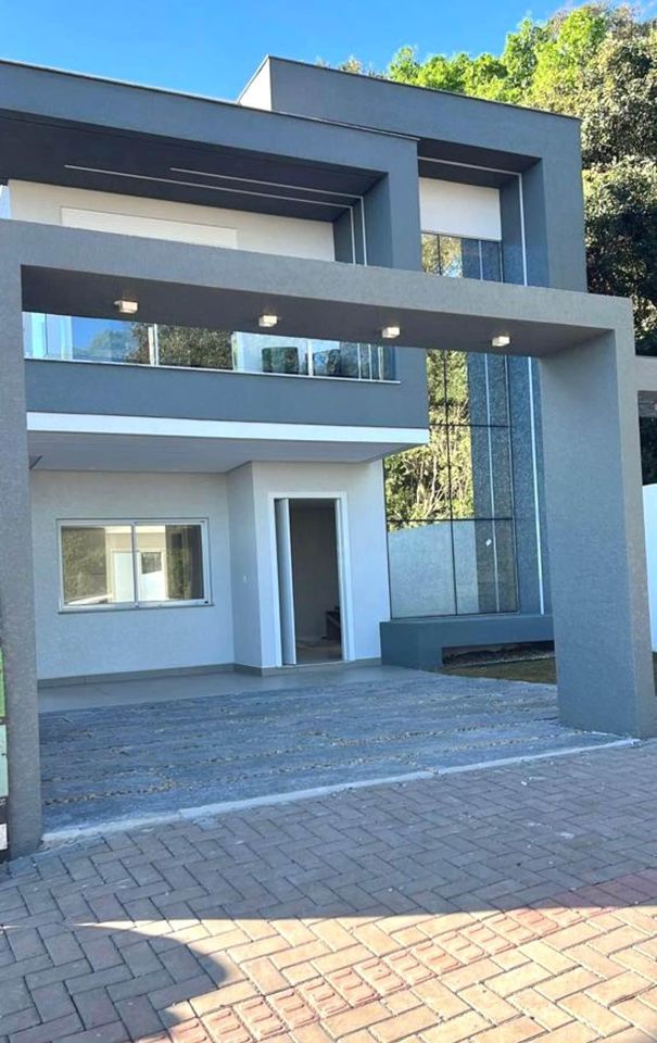 SOBRADOS EM ALTÍSSIMO PADRÃO - COM LINDA VISTA DA CIDADE