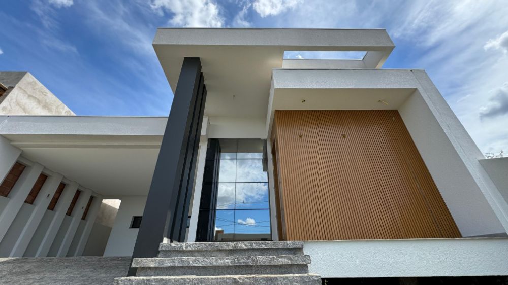 BELISSIMA CASA COM PISCINA NO BAIRRO FRARON