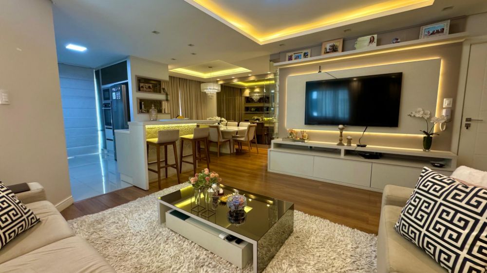 BELISSIMO APARTAMENTO SEMI MOBILIADO A UMA QUADRA DA PRAÇA 