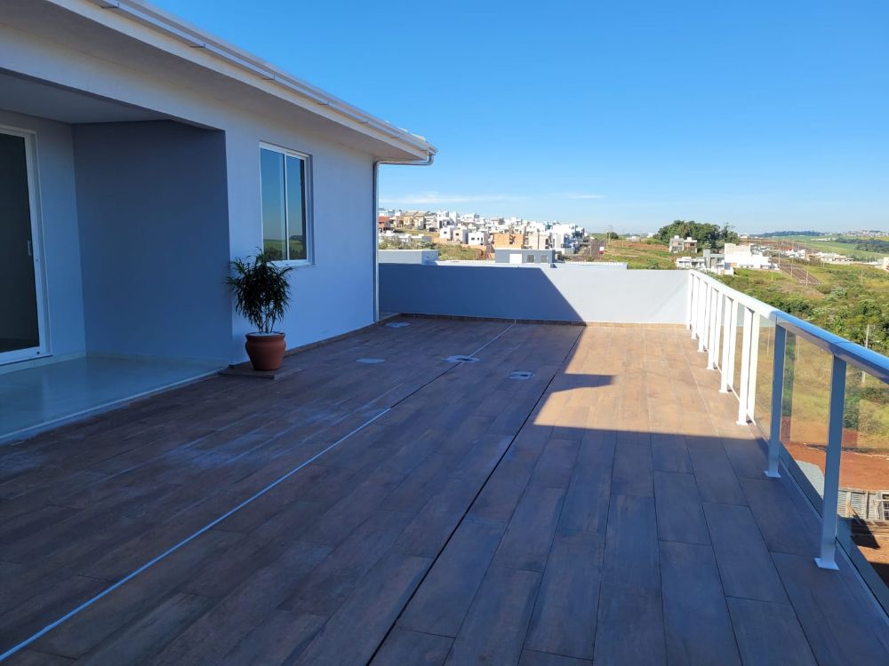 CASA NO ALTO DO BAIRRO FRARON COM VISTA PARA O POR DO SOL