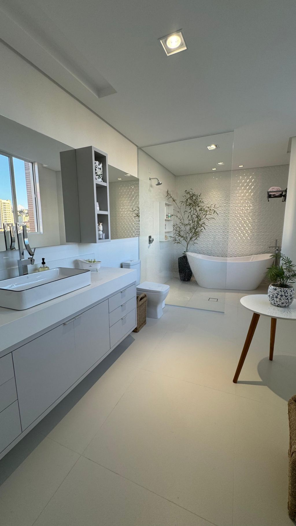 ESTE ESPETACULAR APARTAMENTO MOBILIADO ESTA DISPONIVEL PARA VE...