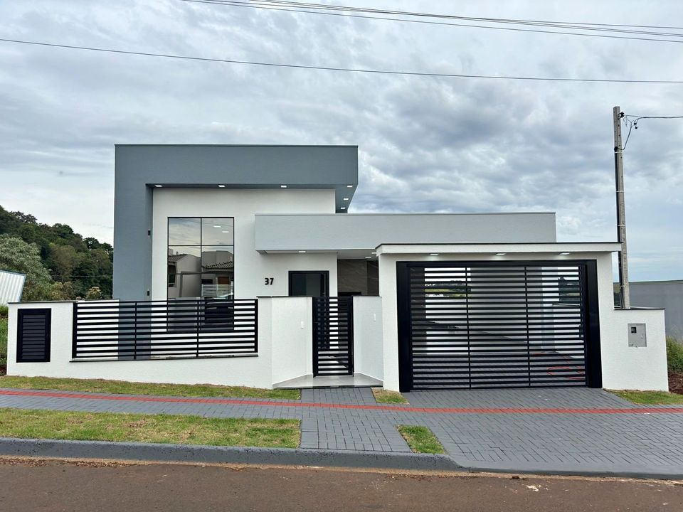 BELÍSSIMA CASA NO ALTO DO BAIRRO FRARON