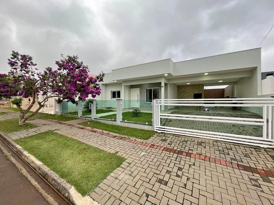 CASA COM PISCINA e MOBILIADA