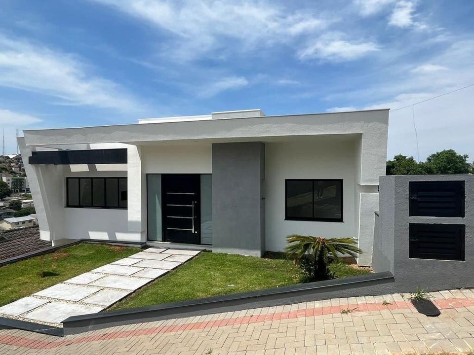 EXCELENTE CASA EM ALTO PADR?O COM LINDA VISTA DA CIDADE