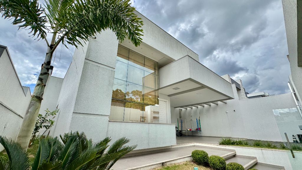 BELISSIMA CASA COM PISCINA NO PARQUE DO SOM