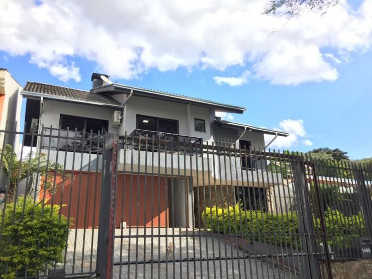 LINDA CASA EM ALTÍSSIMO PADRÃO - PRÓXIMO AO CENTRO