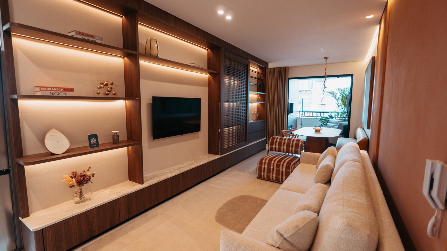 BELISSIMO APARTAMENTO MOBILIADO E DECORADO NO CENTRO