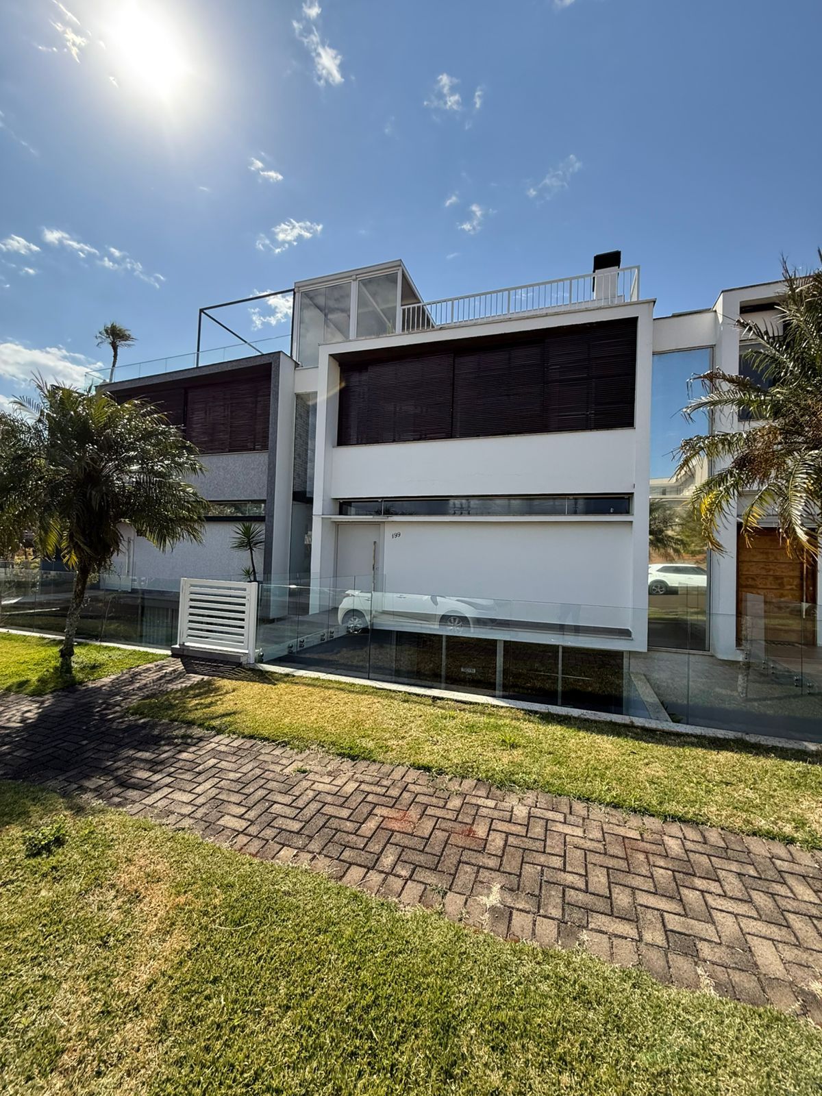 BELISSIMO SOBRADO TRIPLEX NO PARQUE DO SOM