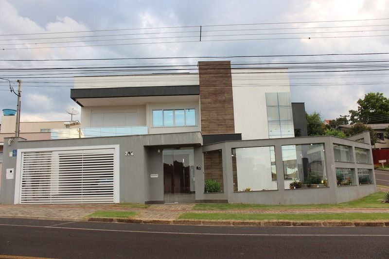 SOBRADO DE ESQUINA PROXIMO AO CENTRO