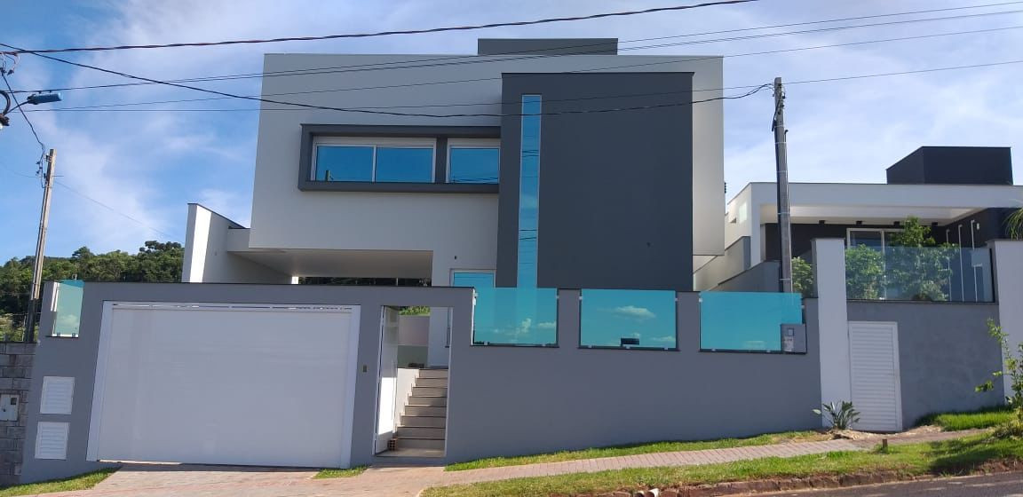 SOBRADO NO LOTEAMENTO PELOSO 