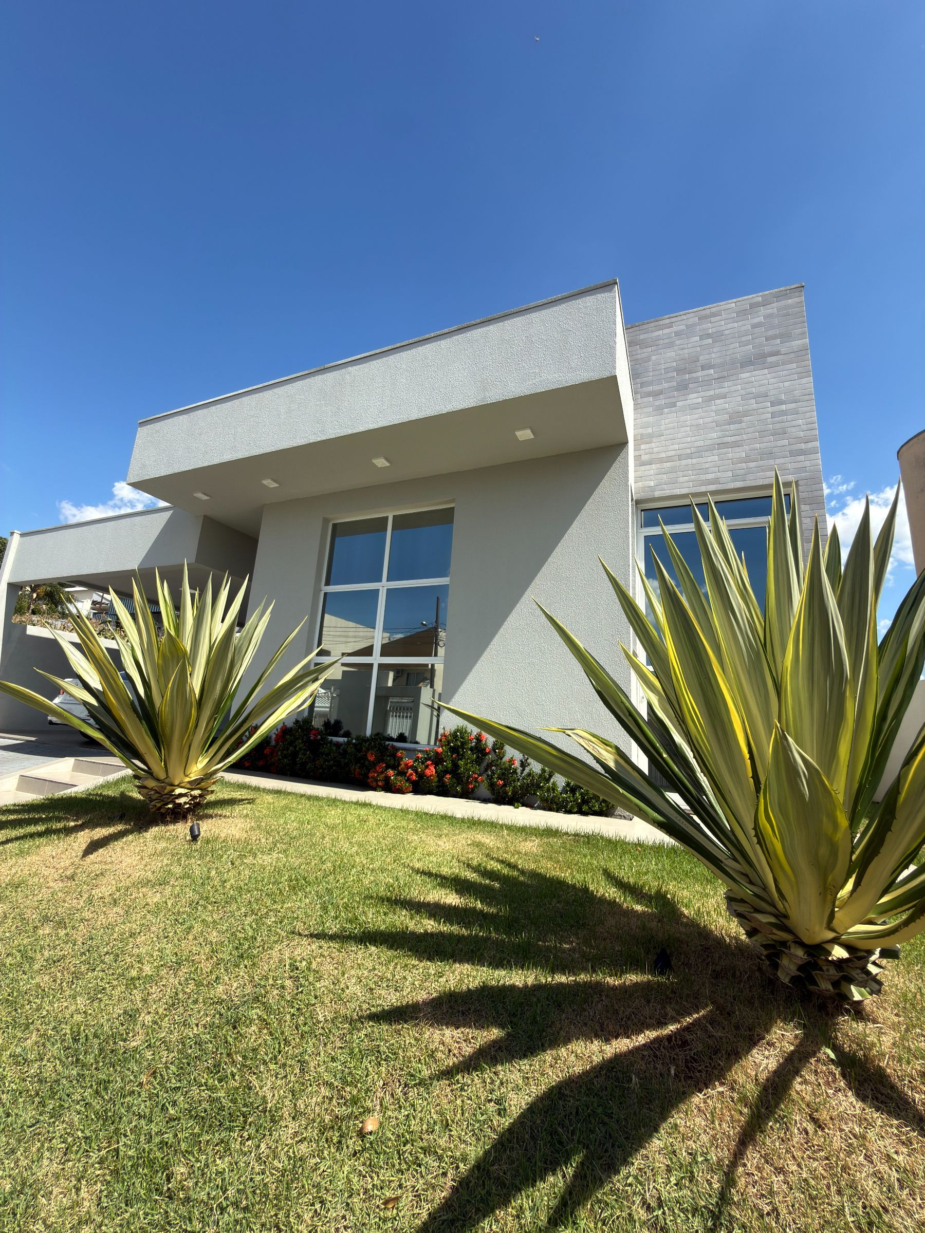 CASA COM 03 SUITES PARA VENDA OU TROCA