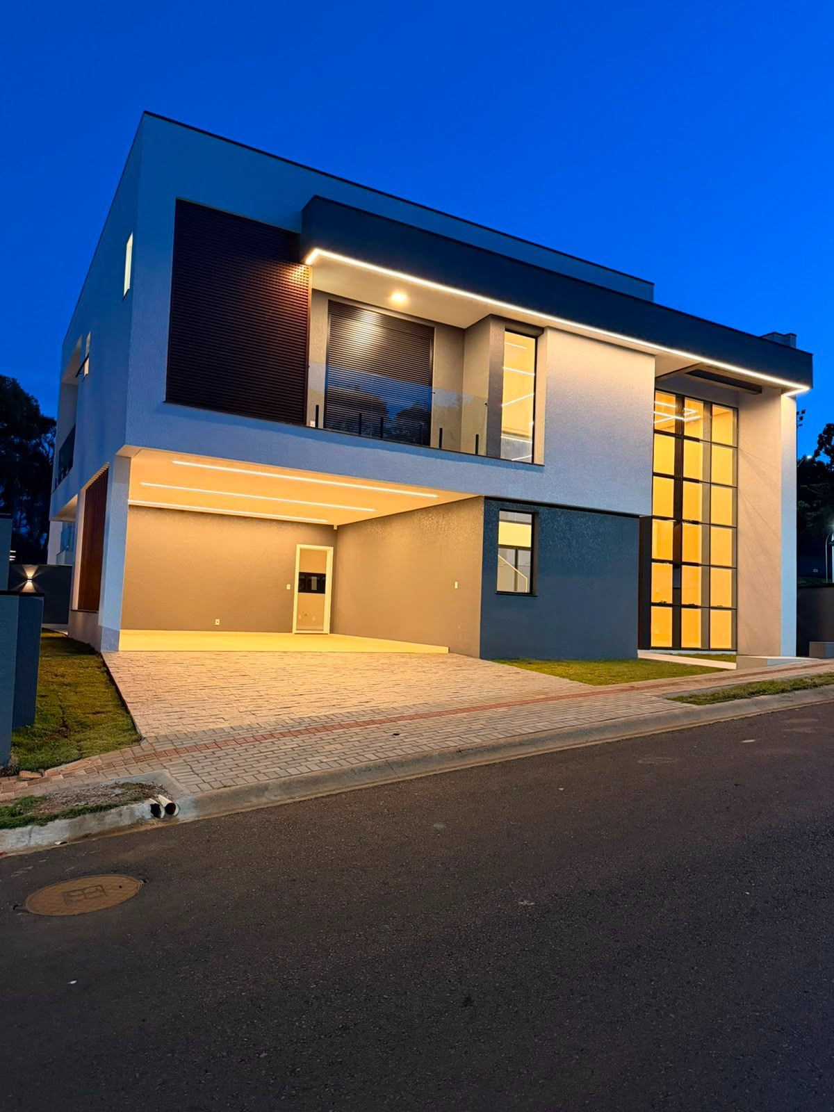 SOBRADO COM 03 SUITES NO CONDOMINIO JARDINS DE MONET