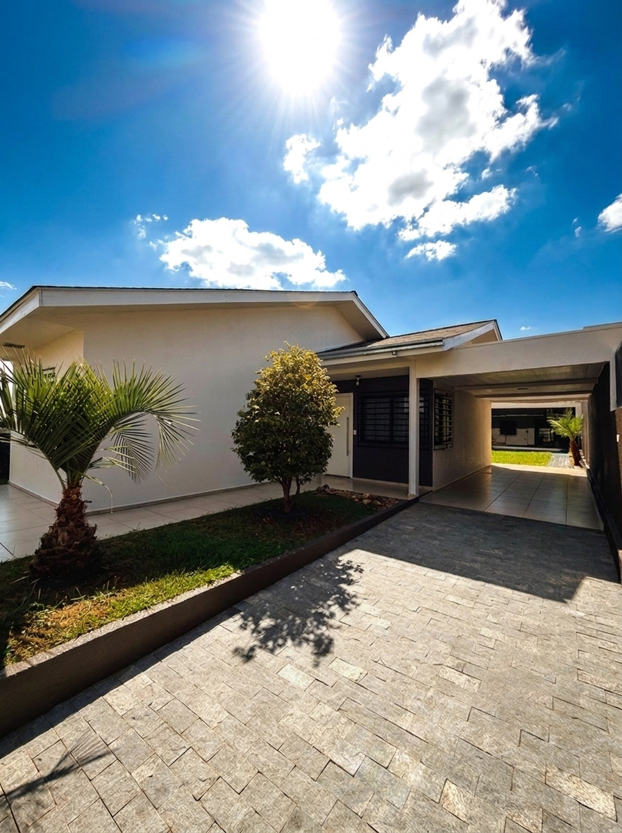 LINDA CASA MOBILIADA E COM PISCINA NO BAIRRO LA SALLE 