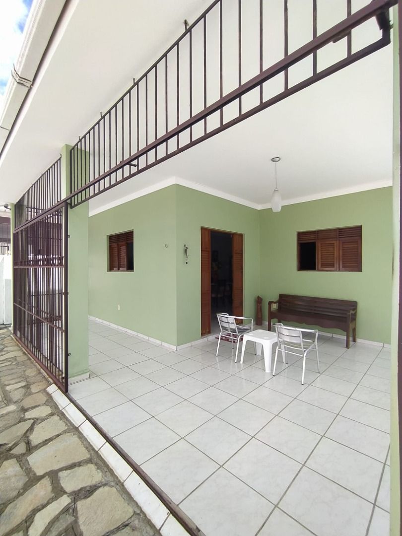 Casa com 3 dormitórios à venda com 109m² por R$ 900.000,00