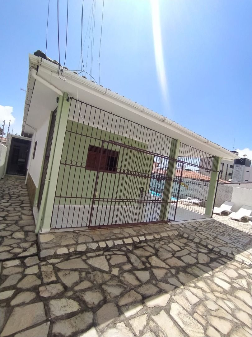 Casa com 3 dormitórios à venda com 109m² por R$ 900.000,00