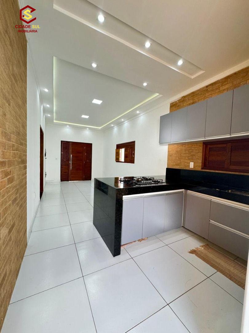 Casa com 3 dormitórios à venda por R$ 385.000,00 em Nova Manga...