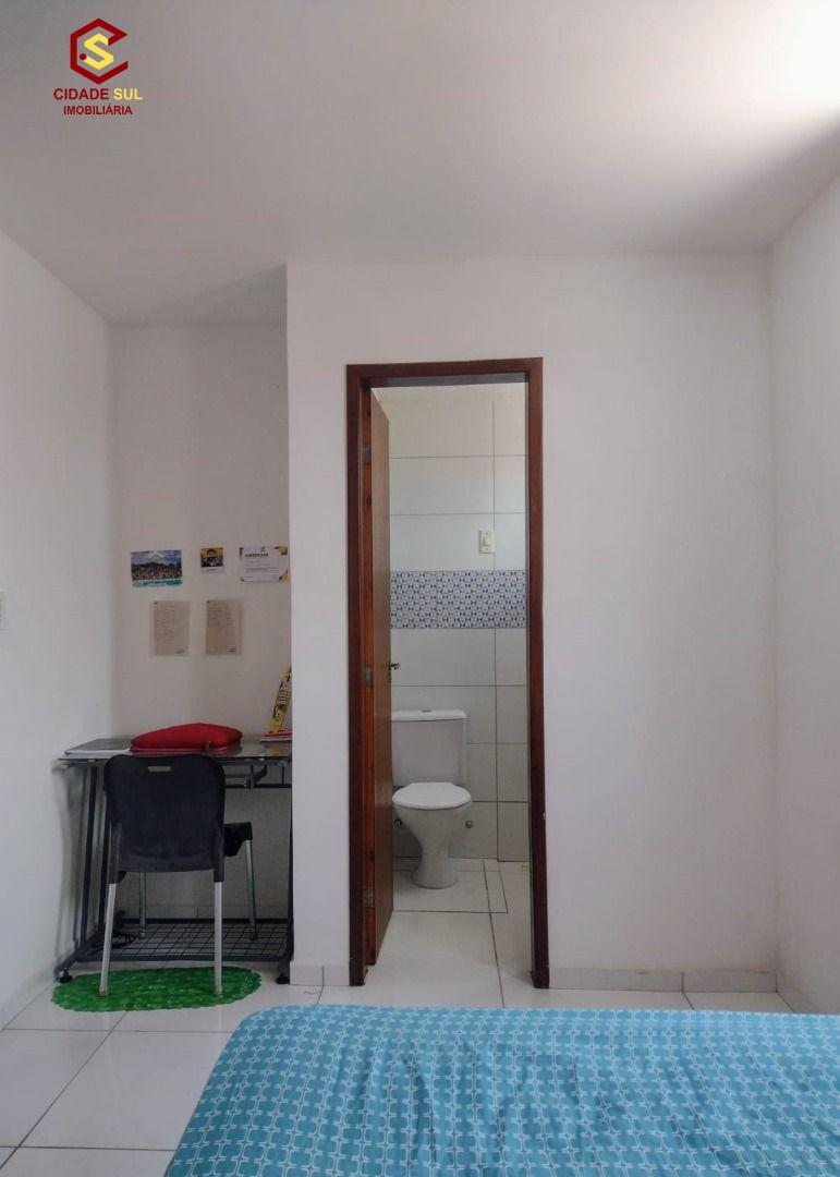 Apartamento com 2 dormitórios à venda, 55 m² por R$ 184.000 - ...