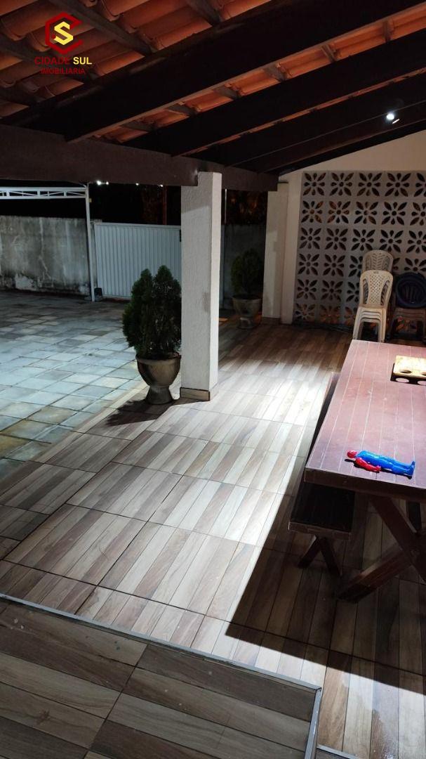 Casa com 4 quartos, 260 m², à venda por R$ 650.000- Village Ja...
