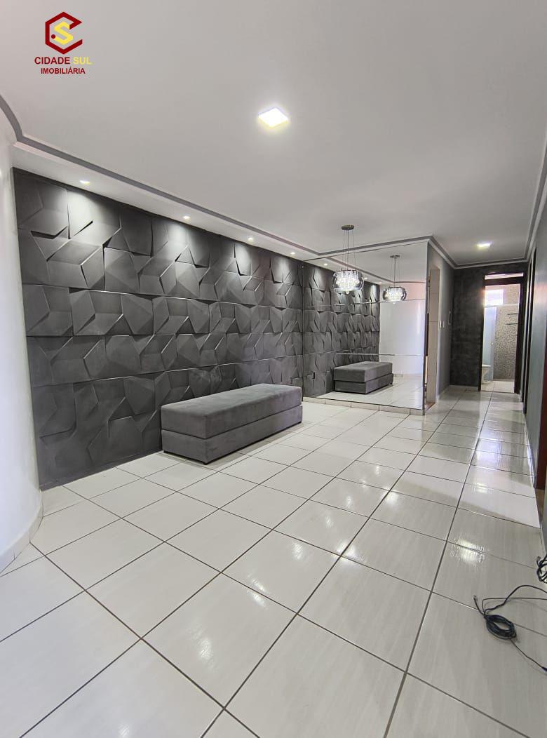 Lindo apartamento com 3 quartos, sendo um suíte, varanda, 2 sa...