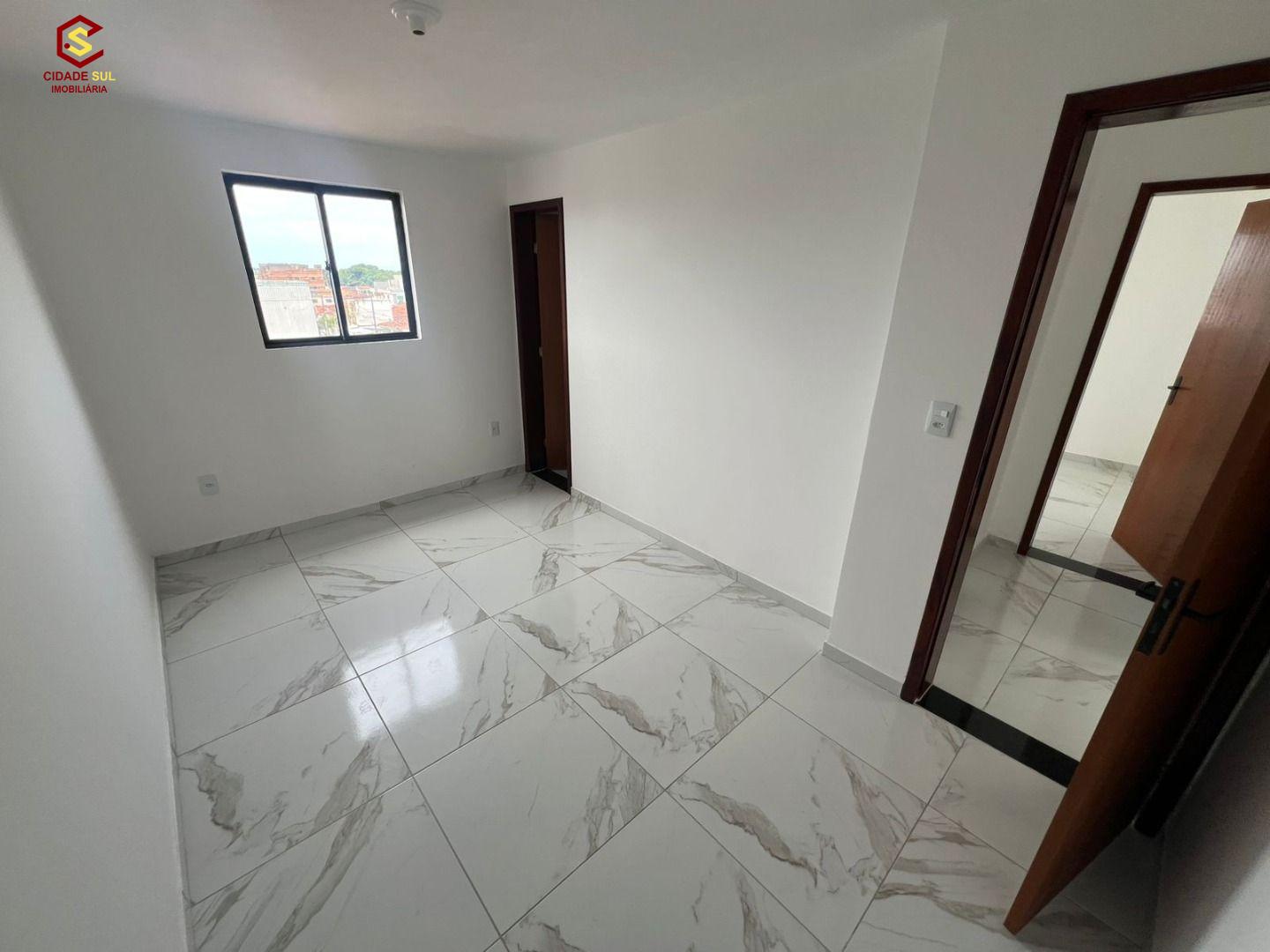 Apartamento com 2 dormitórios à venda, 49 m² por R$ 220.000 - ...