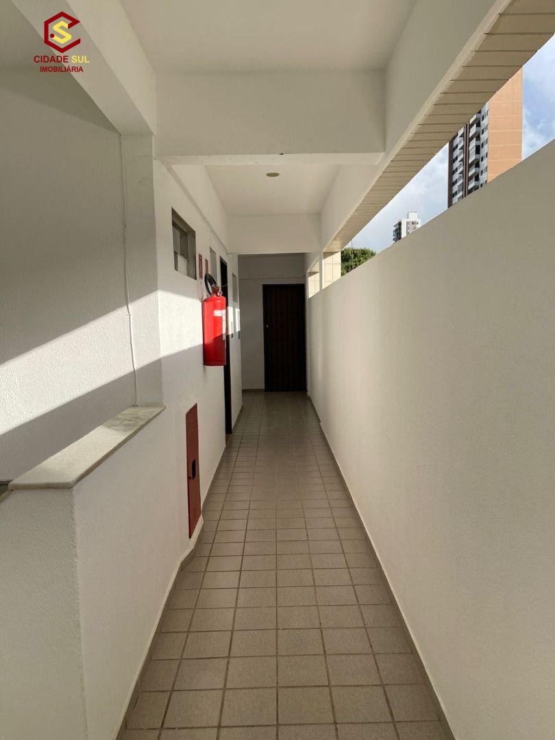 Apartamento com 2 dormitórios à venda, 75 m² por R$ 295.000,00...