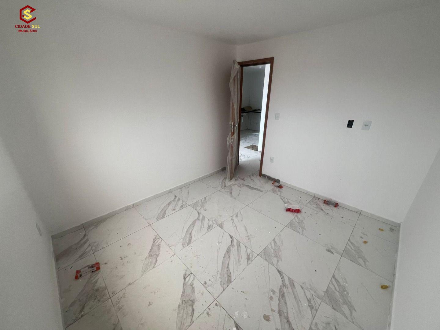 Apartamento com 2 dormitórios à venda, 45 m² por R$ 170.000,00...