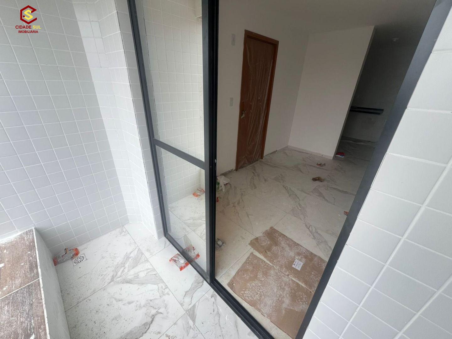 Apartamento com 2 dormitórios à venda, 45 m² por R$ 170.000,00...