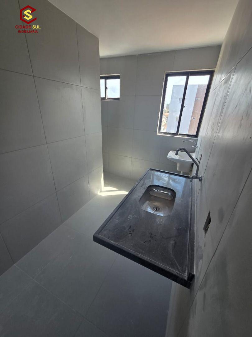 Apartamento com 2 dormitórios à venda, 46 m² por R$ 175.000,00...