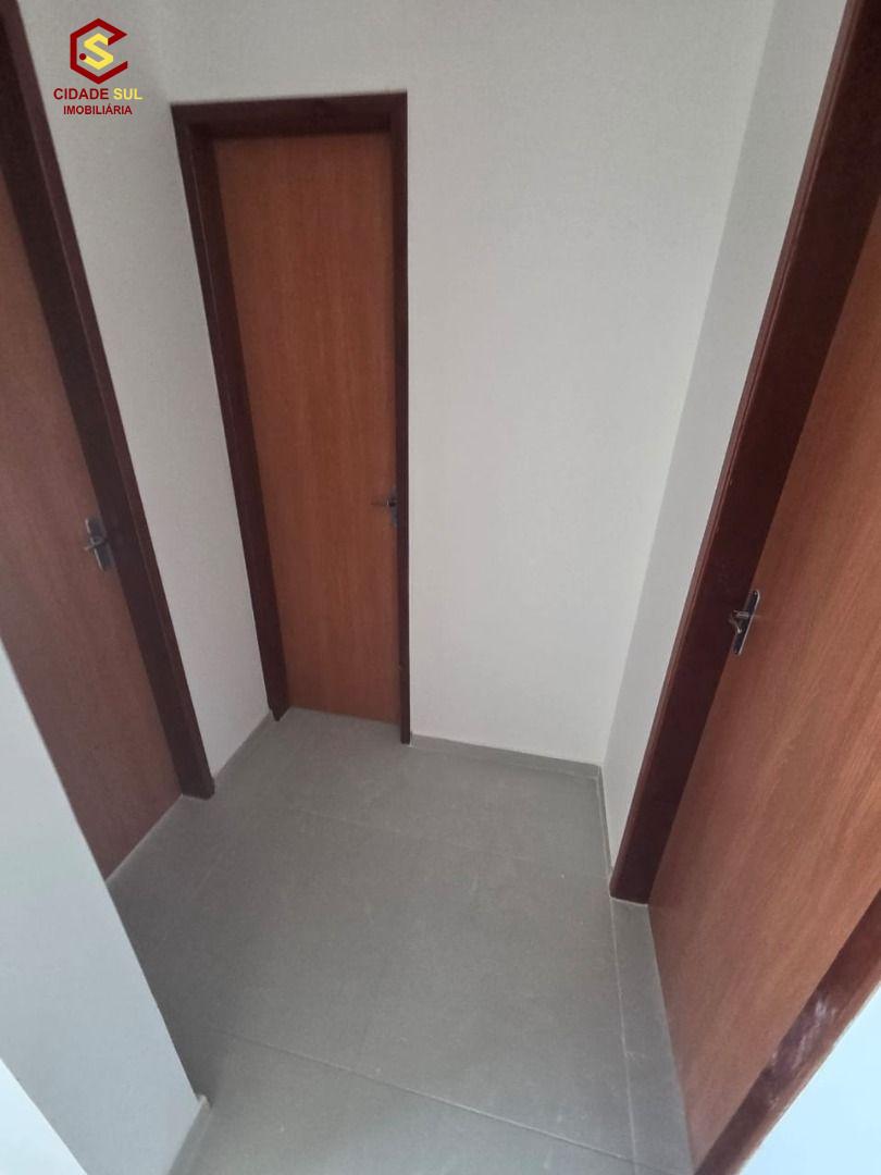 Apartamento com 2 dormitórios à venda, 46 m² por R$ 175.000,00...