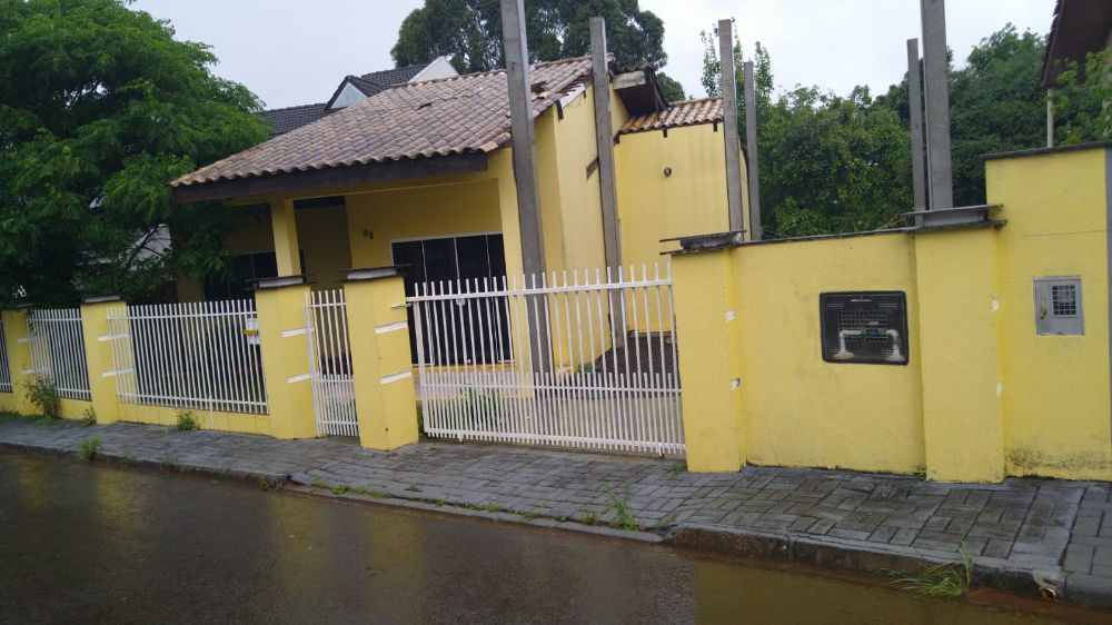 CASA ALTO PADRÃO COM PISCINA 