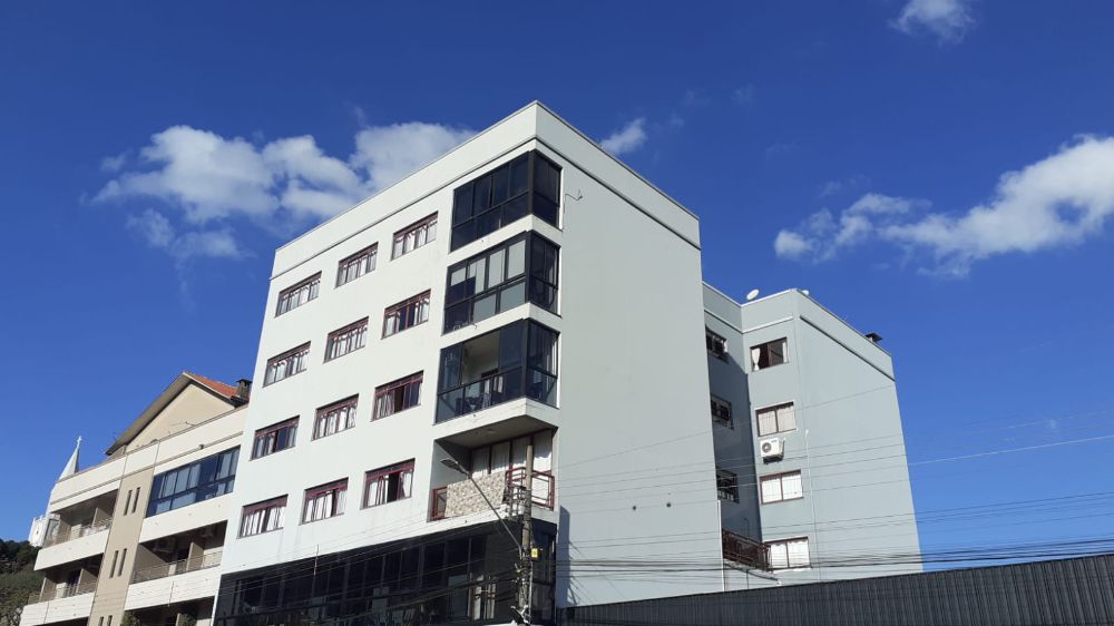 APARTAMENTO AMPLO E NO CENTRO