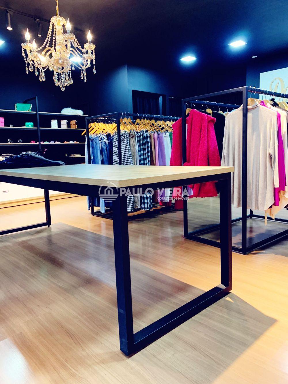 LOJA DE ROUPAS NO CENTRO
