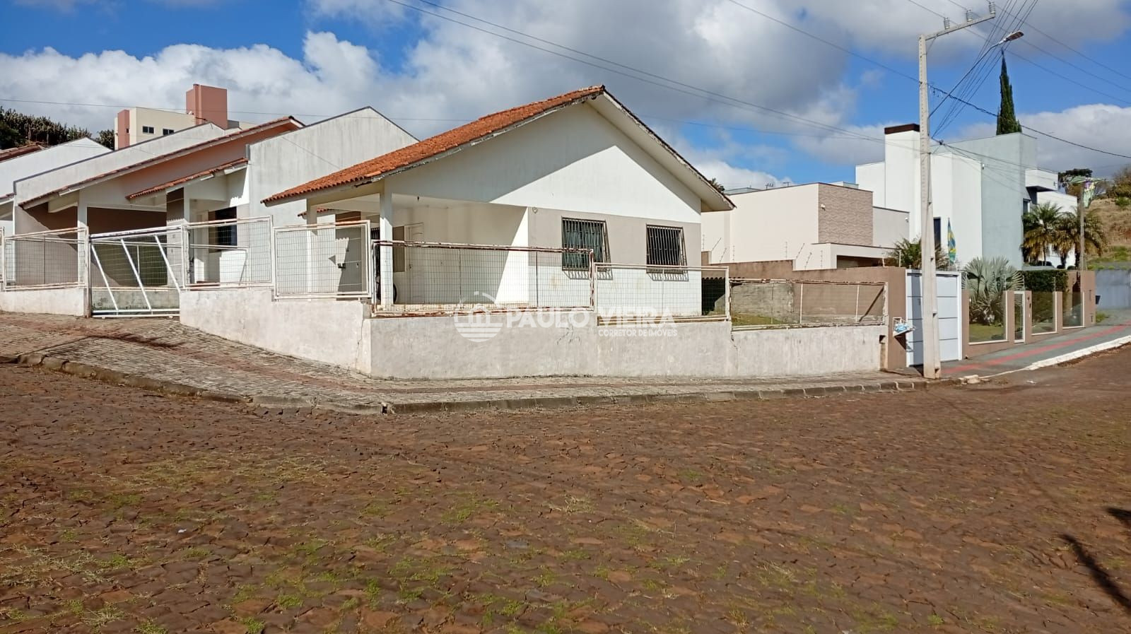 CASA EM ÓTIMA LOCALIZAÇÃO