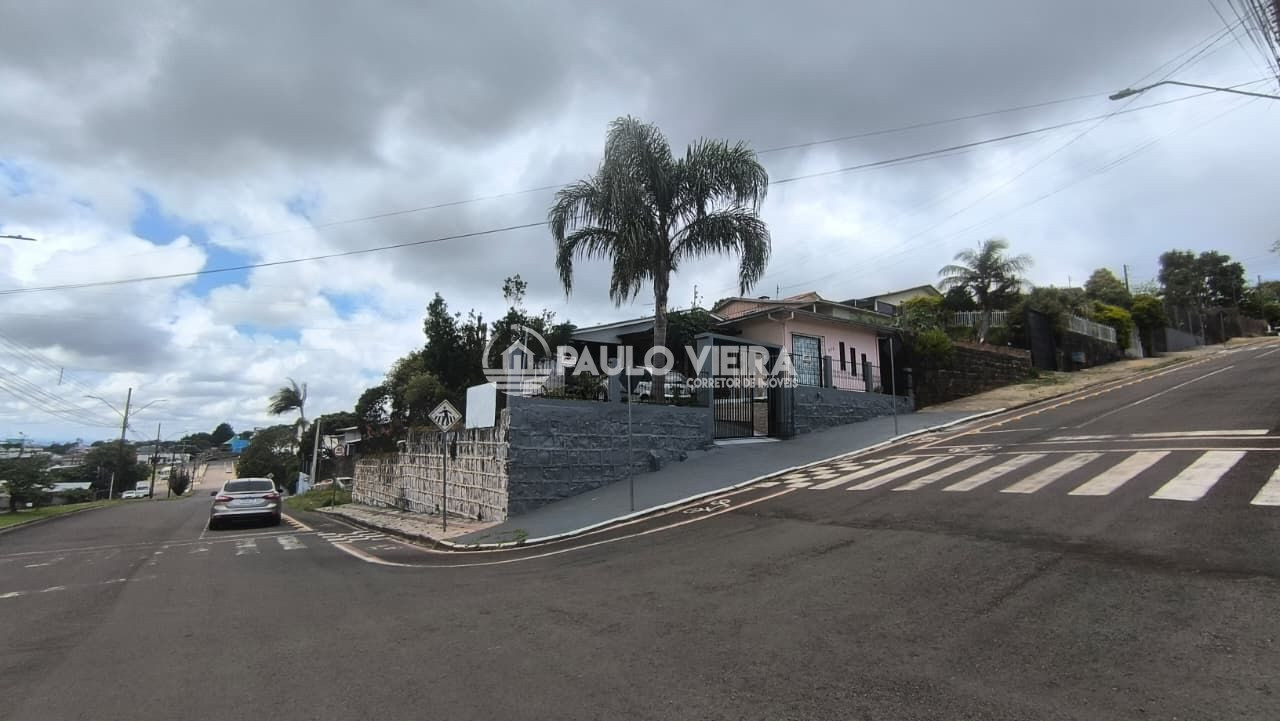 CASA AMPLA DE ESQUINA 