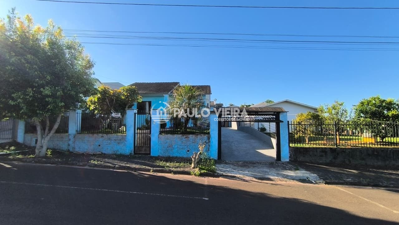 CASA AMPLA COM EDÍCULA